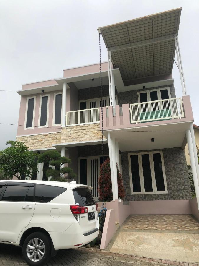 باتو Villa Kusuma Hill A8 المظهر الخارجي الصورة